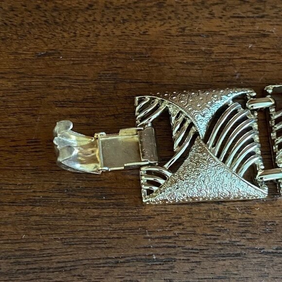 Coro Pegasus Art Deco Brushed Gold Tone Bracelet - Picture 3 of 8